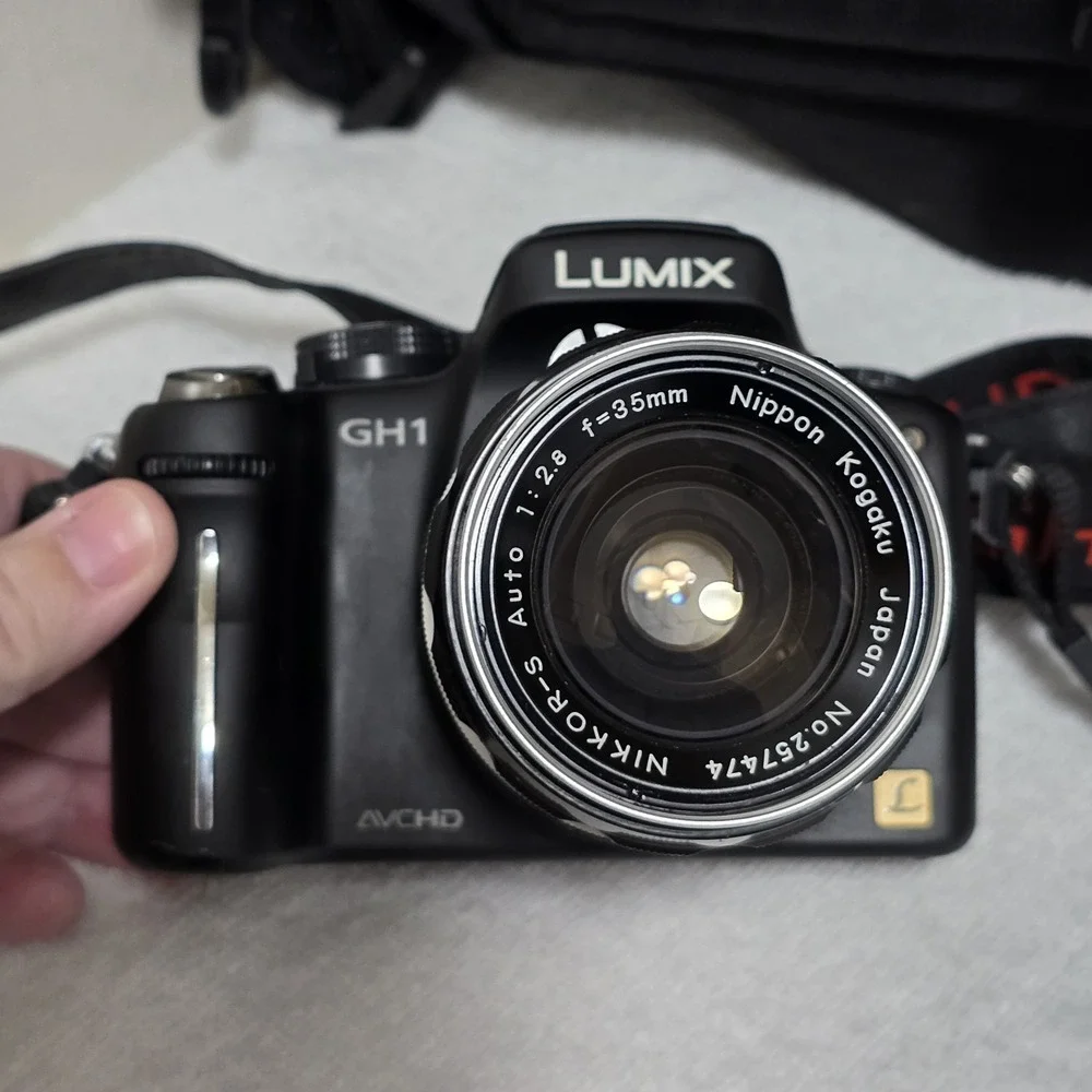 Panasonic Lumix DMC-GH1 Mirrorless Camera Bundle Nikon 35mm f/2.8‎ Lens